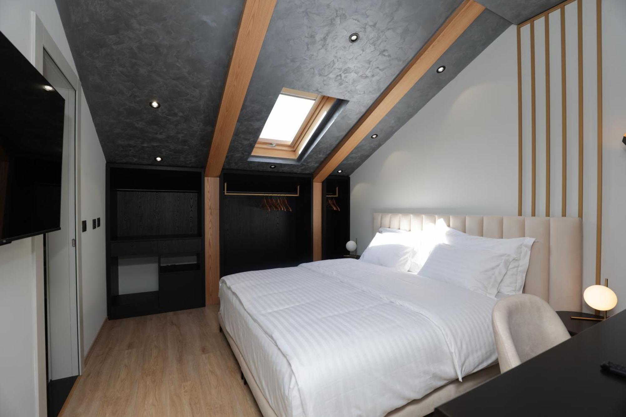 Gremmy Boutique Hotel Tirana Exterior photo