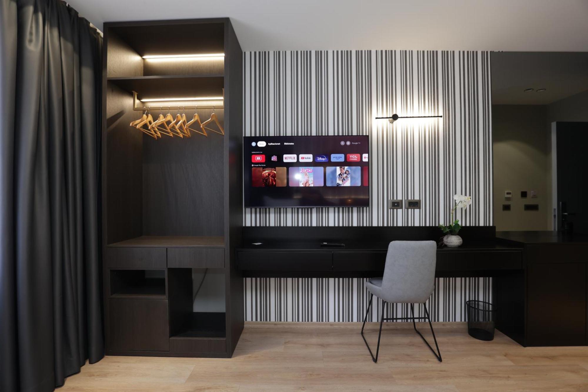Gremmy Boutique Hotel Tirana Exterior photo