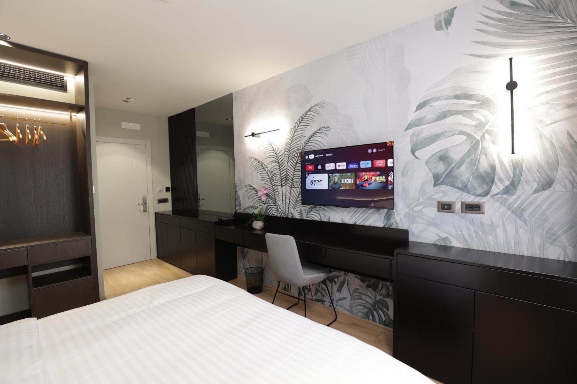 Gremmy Boutique Hotel Tirana Exterior photo