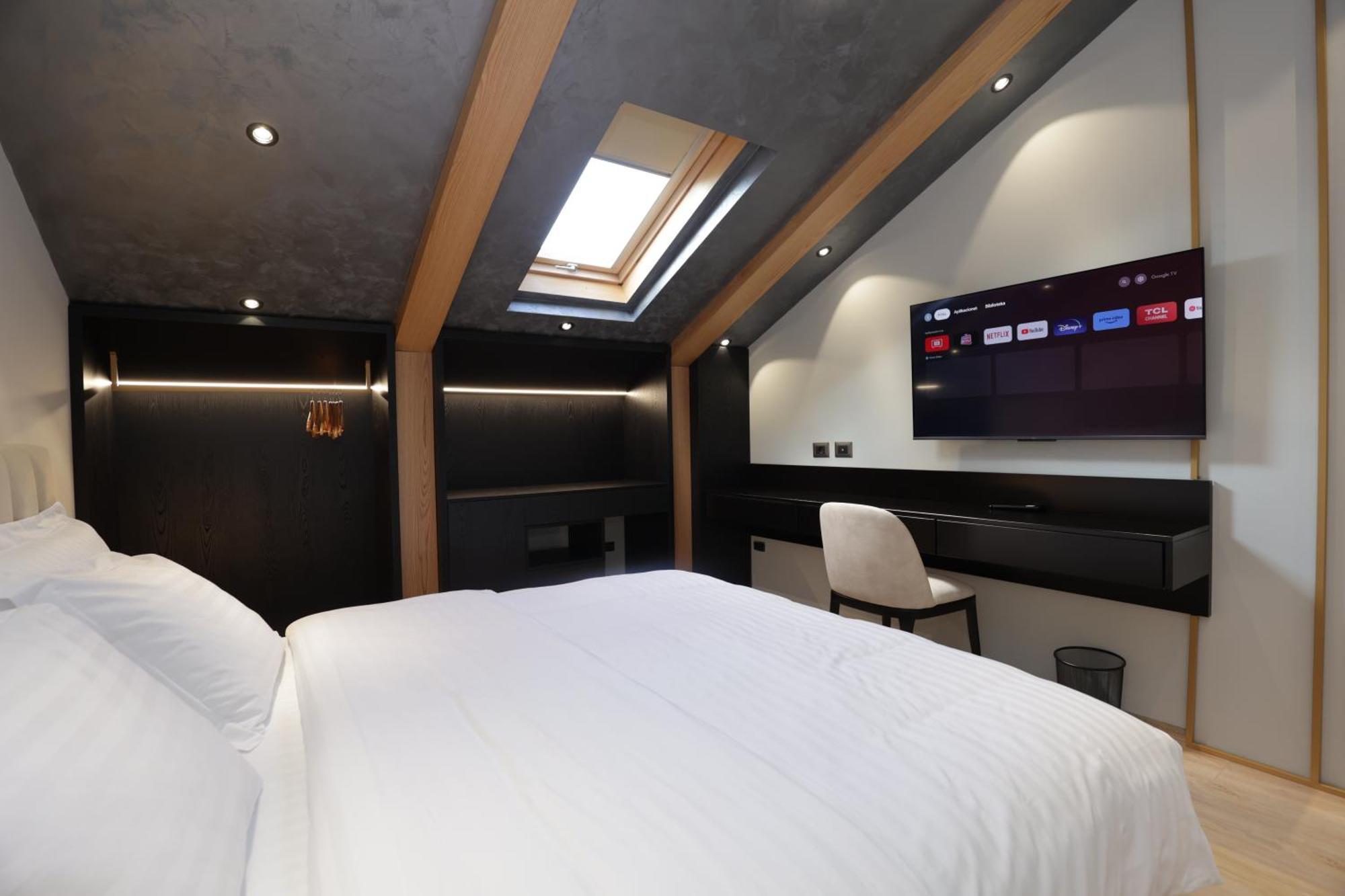 Gremmy Boutique Hotel Tirana Exterior photo